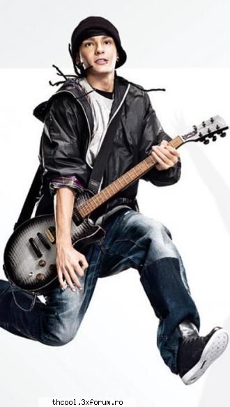 Poze - cu chitara in brate:) - Tom Kaulitz